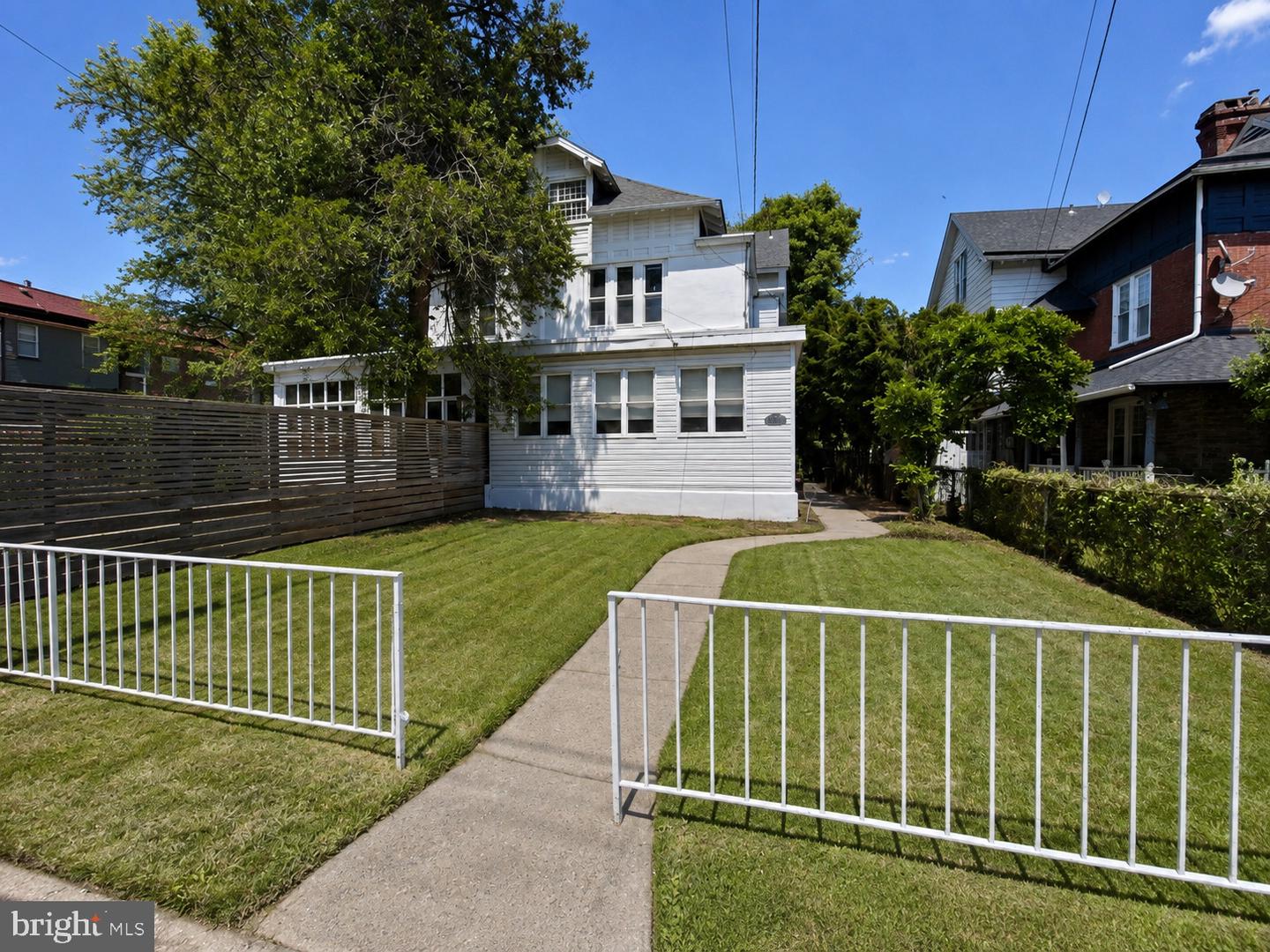4845 Pulaski Ave Property Photo 1