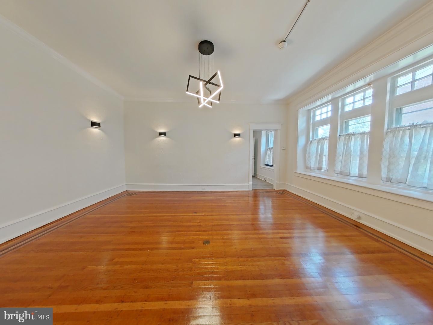 4845 Pulaski Ave Property Photo 18