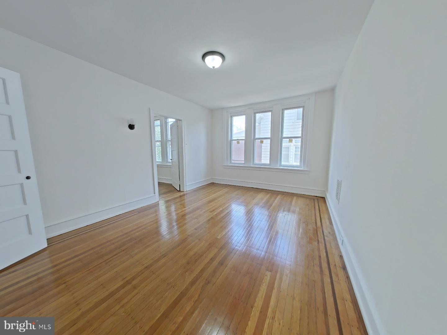 4845 Pulaski Ave Property Photo 25
