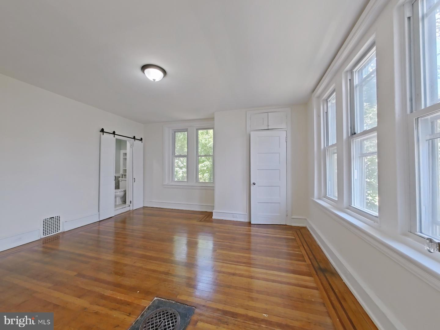 4845 Pulaski Ave Property Photo 27