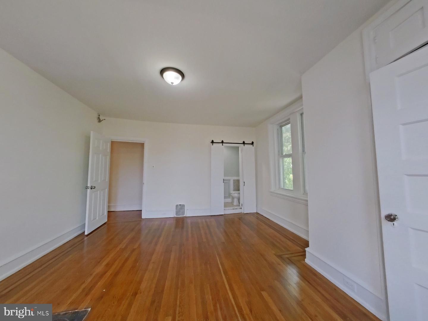 4845 Pulaski Ave Property Photo 28