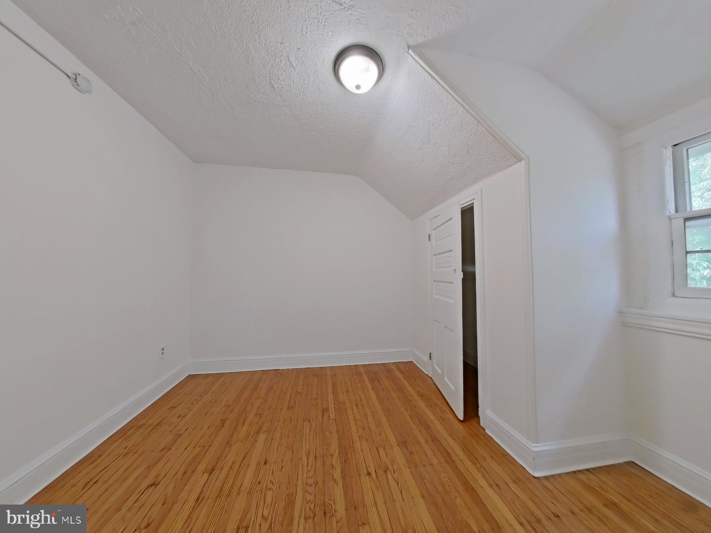 4845 Pulaski Ave Property Photo 31
