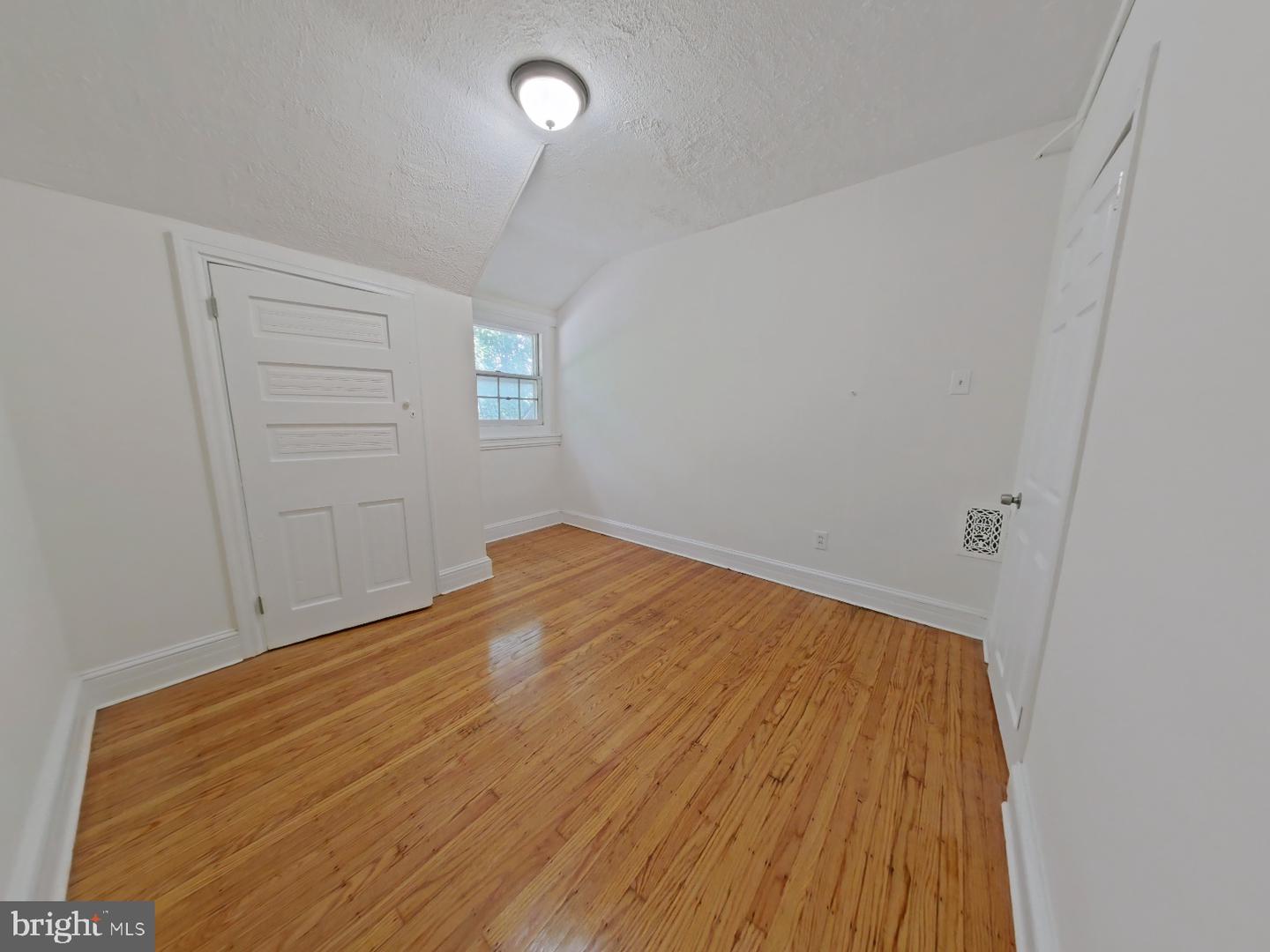 4845 Pulaski Ave Property Photo 32