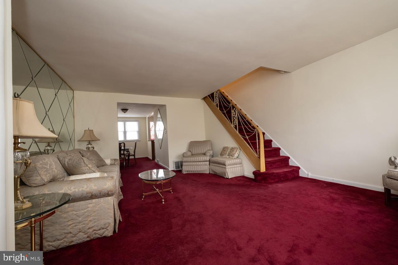 8648 Rugby St Property Photo 6