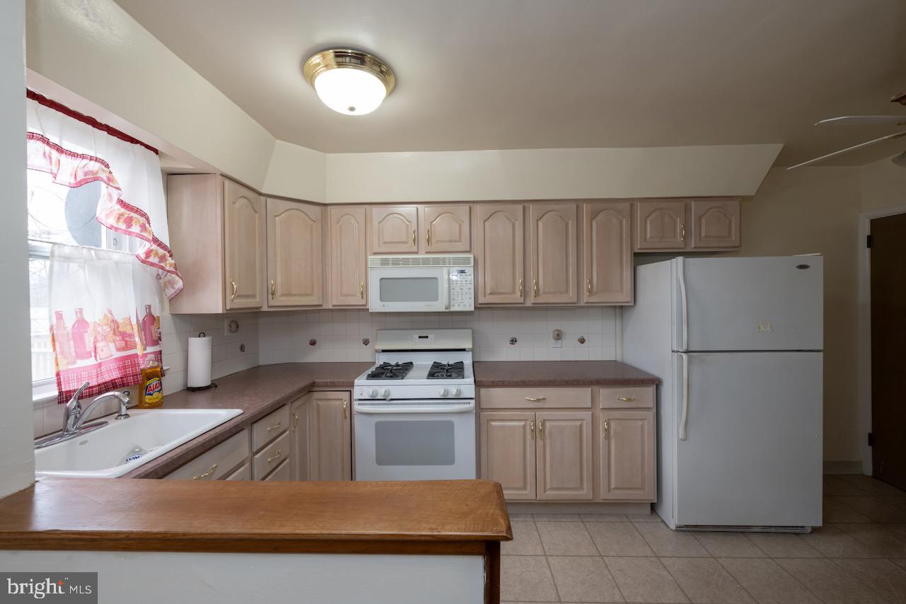 8648 Rugby St Property Photo 24