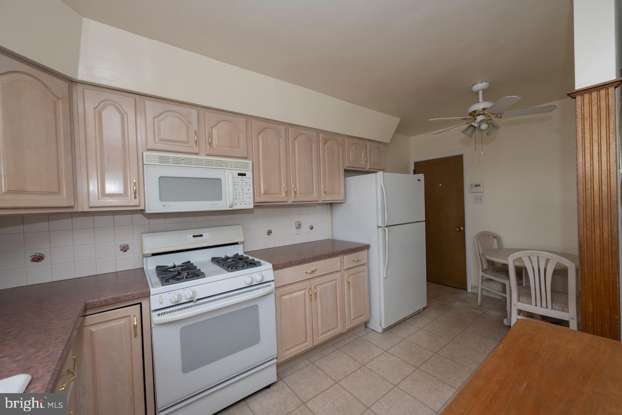 8648 Rugby St Property Photo 28