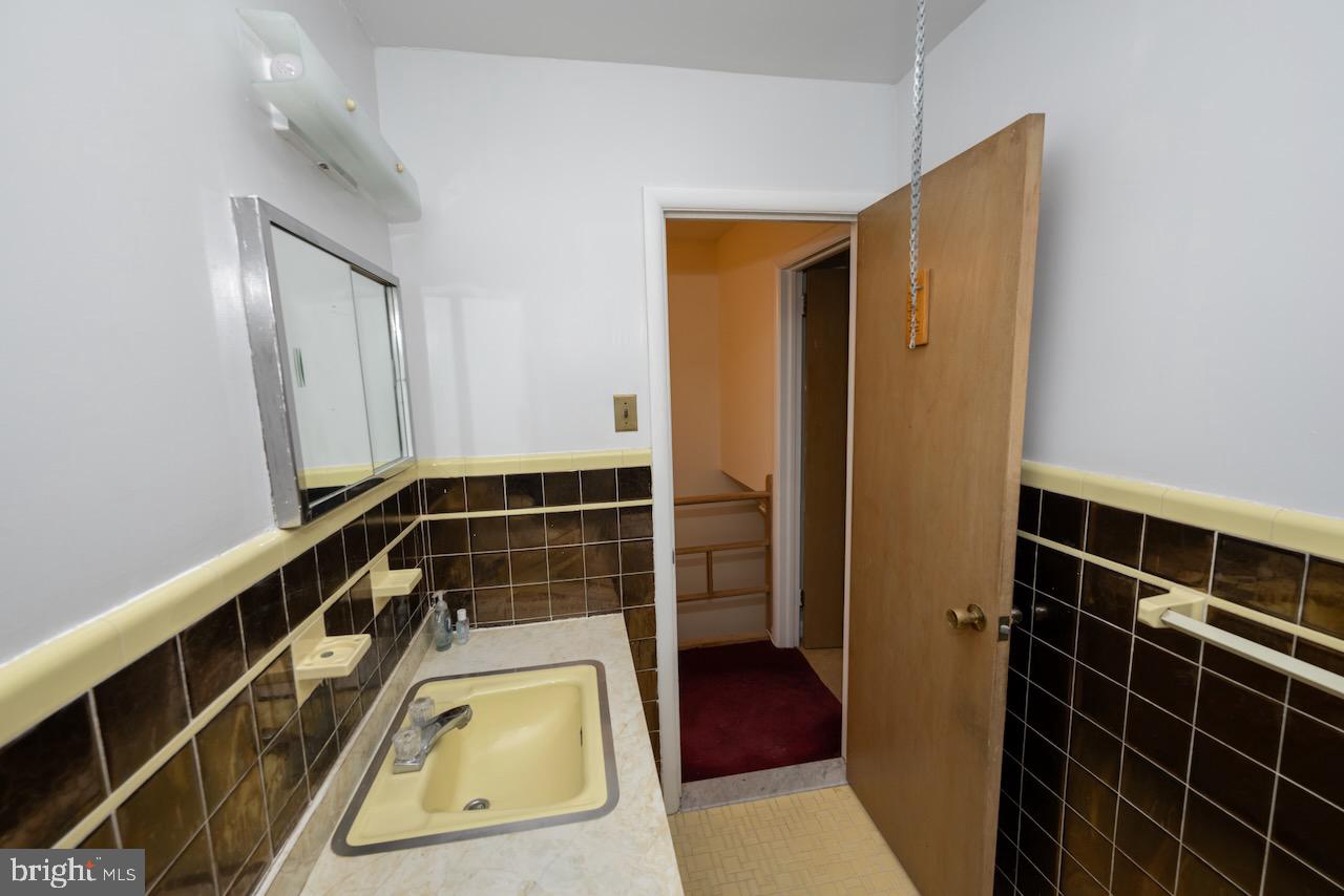 8648 Rugby St Property Photo 44