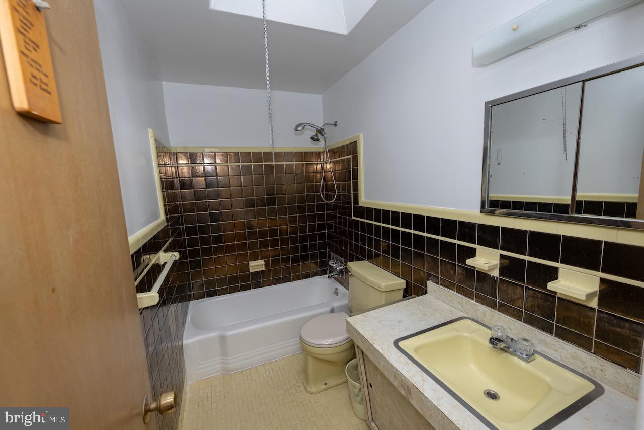8648 Rugby St Property Photo 45