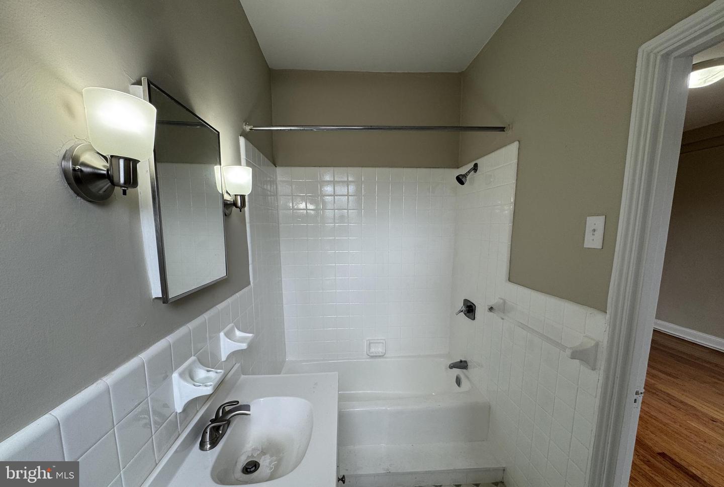 400-14 W Hortter St #301 Property Photo 32