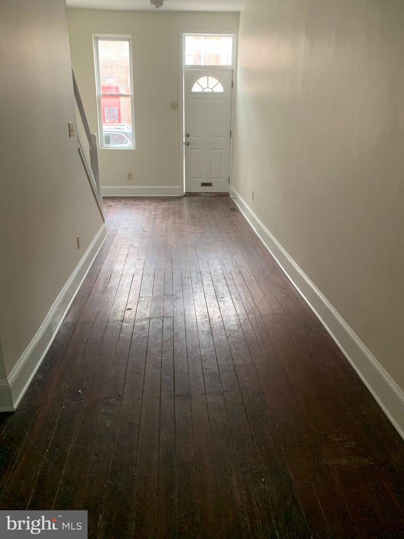 528 Fitzwater St Property Photo 10