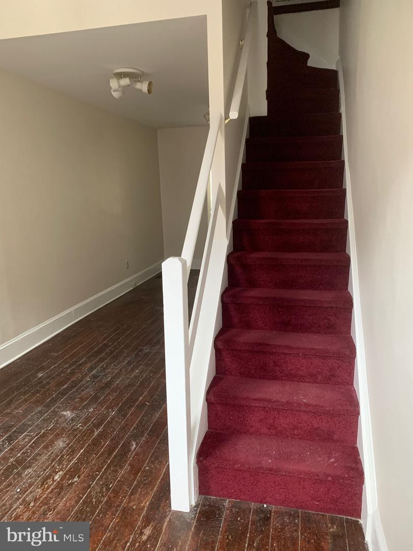 528 Fitzwater St Property Photo 12