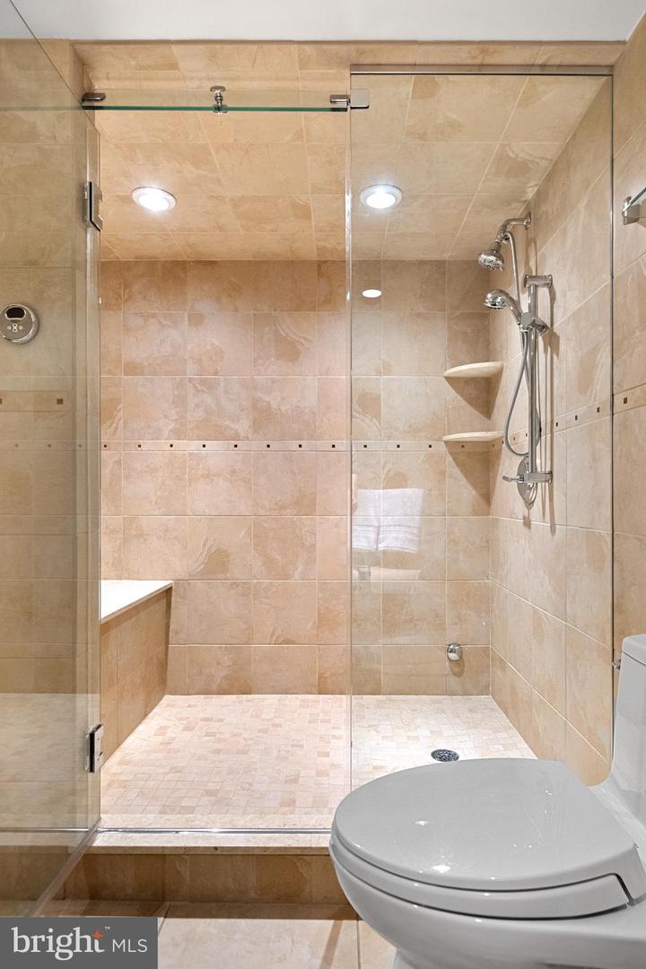 233 S 6th St #2009 Property Photo 33