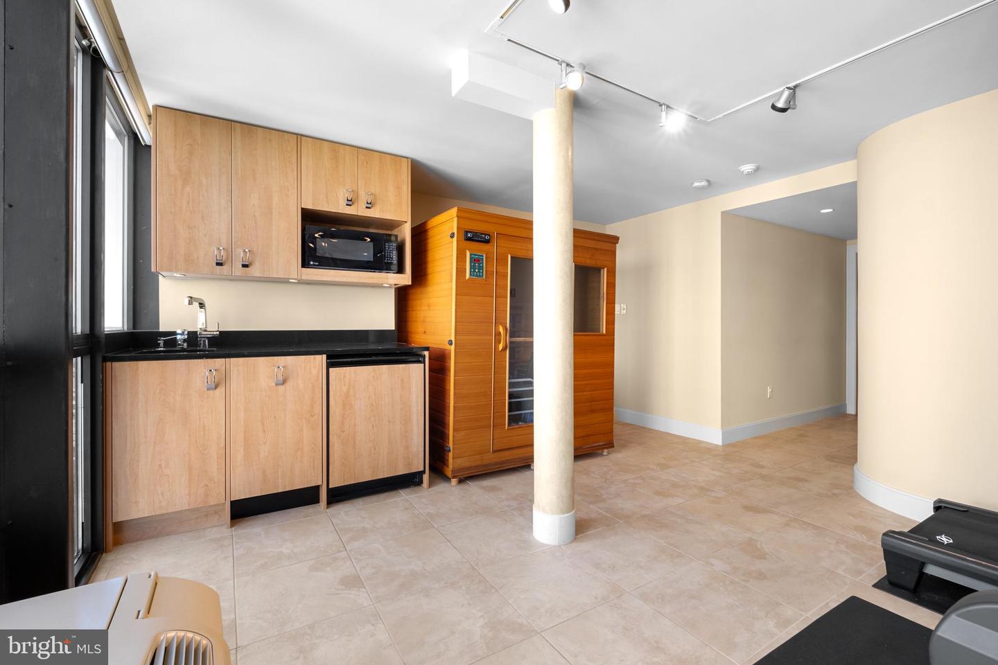 233 S 6th St #2009 Property Photo 43