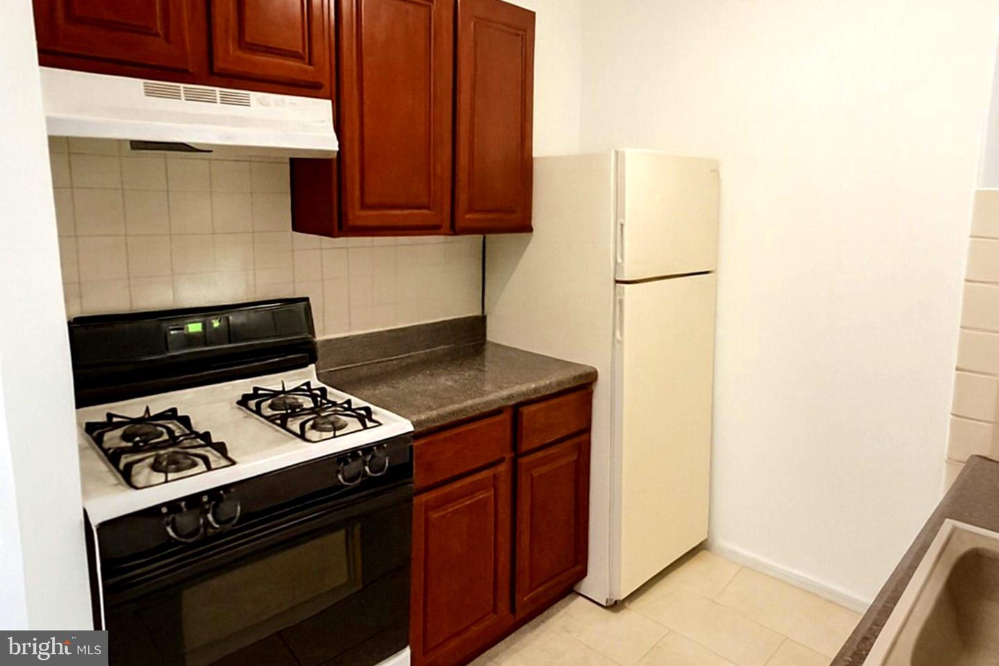 2727 Rhawn St 7a/7b Property Photo 4