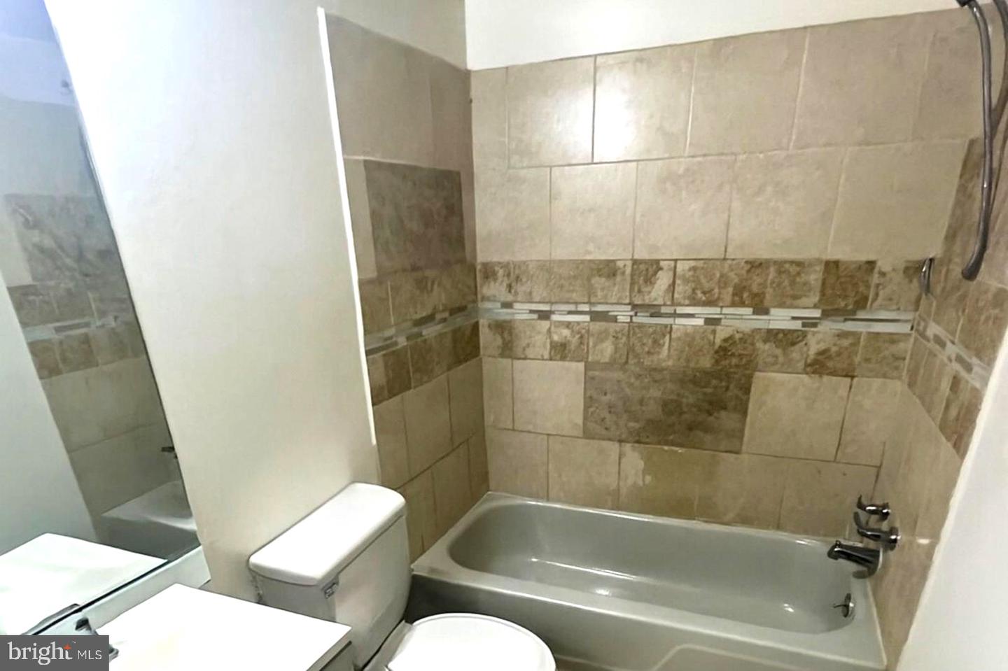 2727 Rhawn St 7a/7b Property Photo 7