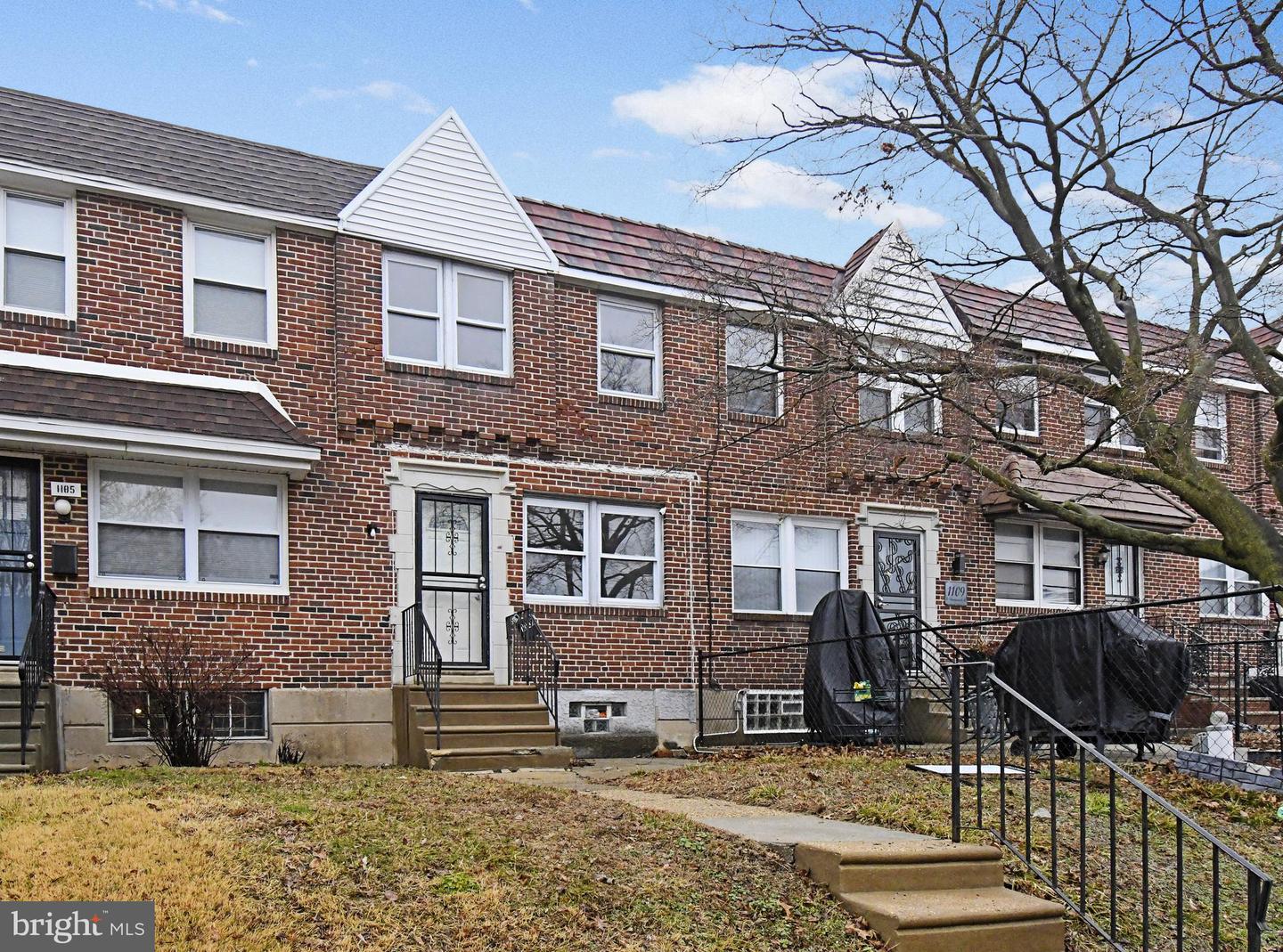 1107 E Sharpnack St Property Photo 6