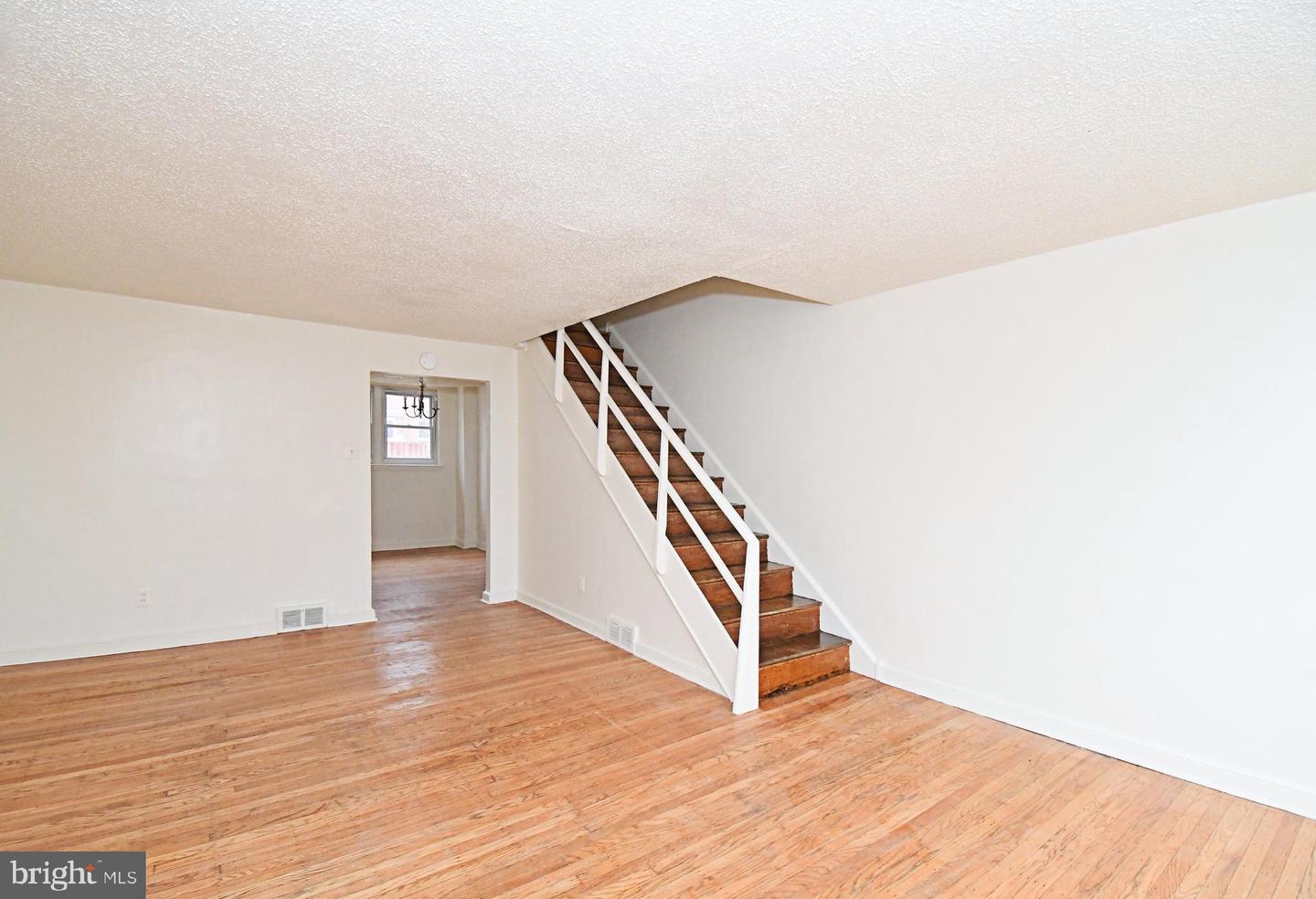 1107 E Sharpnack St Property Photo 7