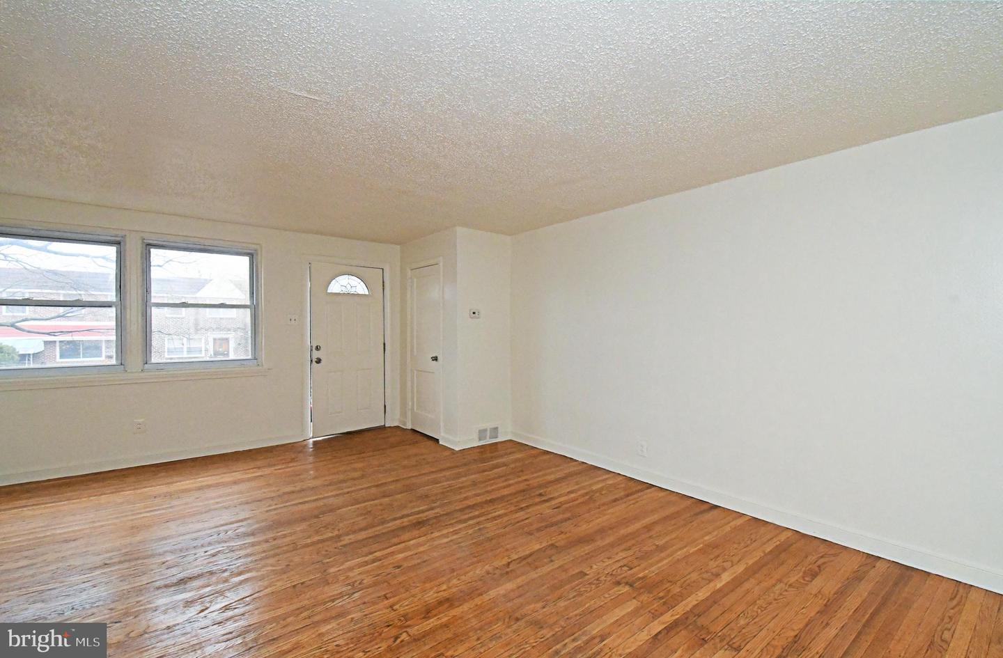 1107 E Sharpnack St Property Photo 11