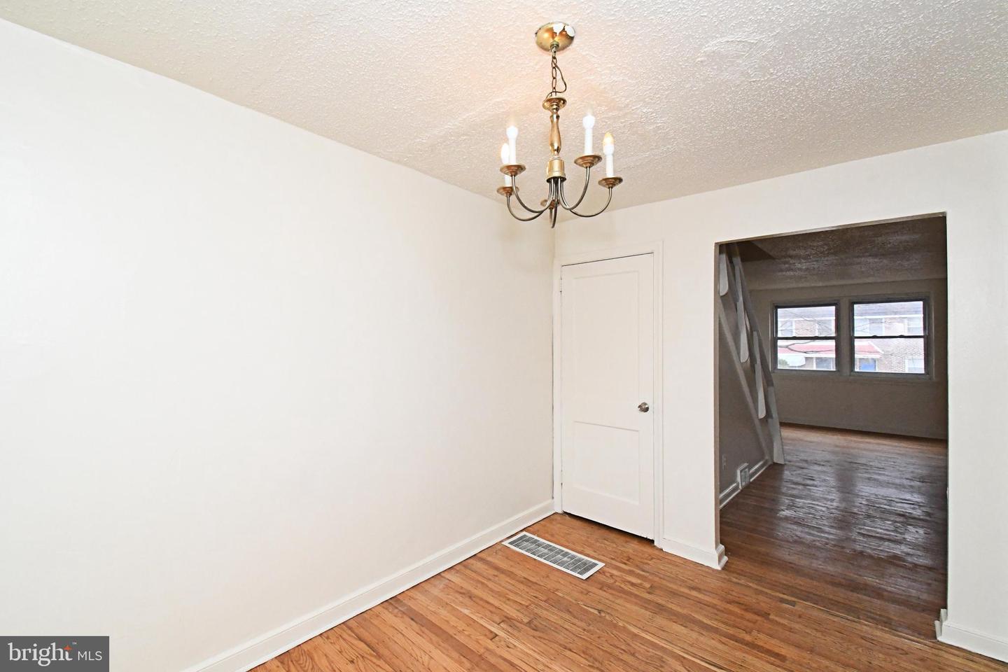 1107 E Sharpnack St Property Photo 14