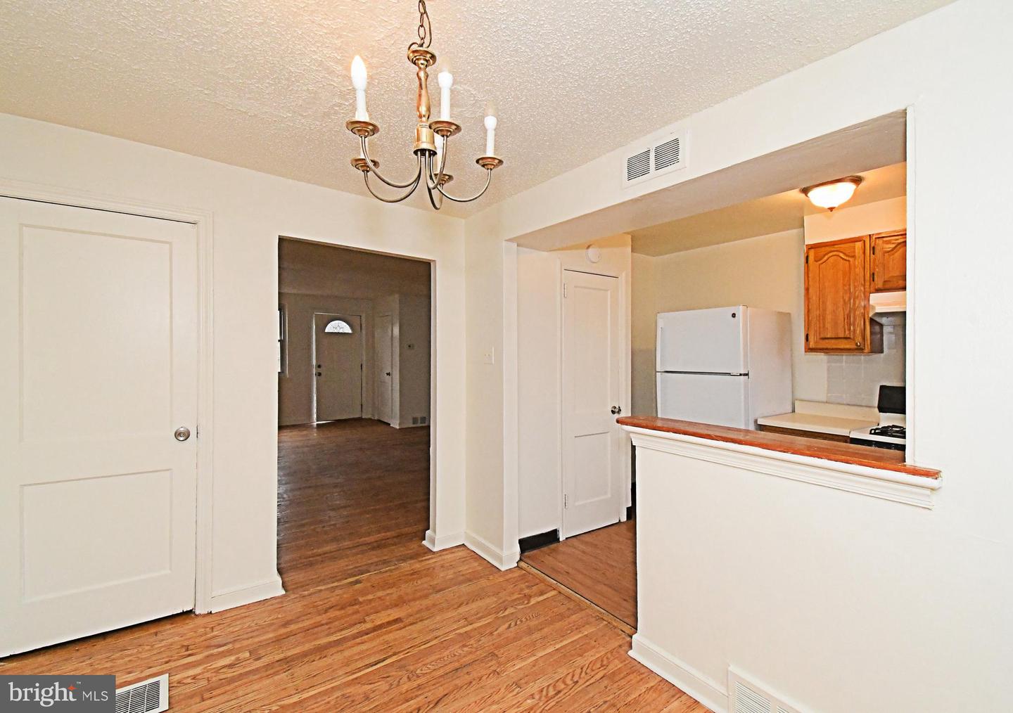 1107 E Sharpnack St Property Photo 15