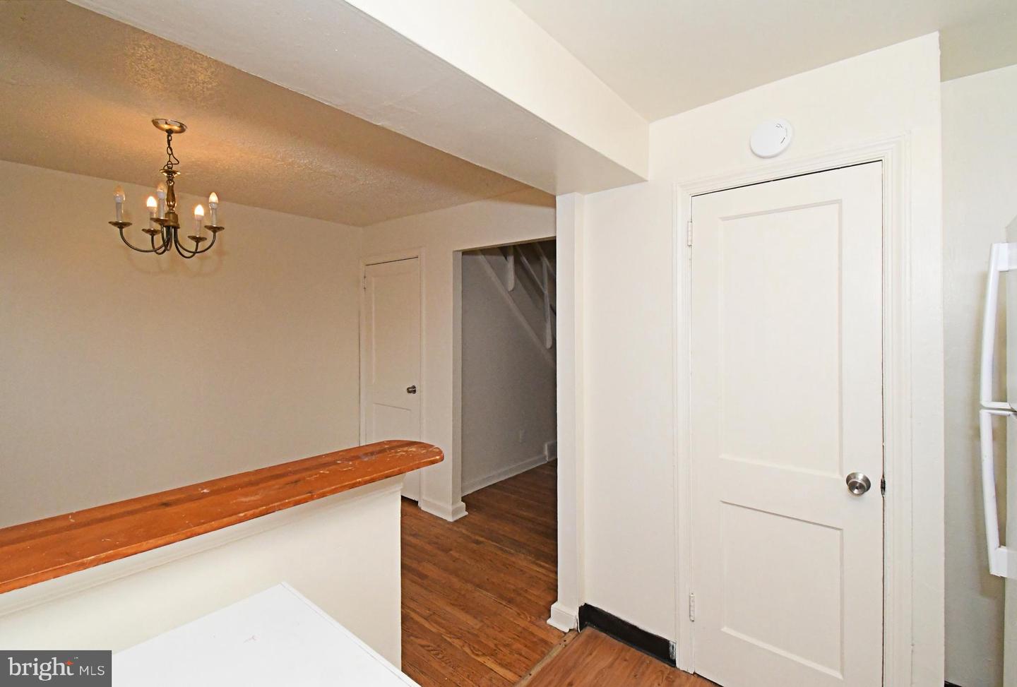 1107 E Sharpnack St Property Photo 16
