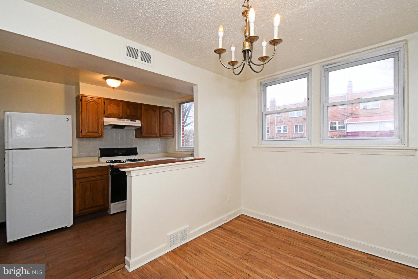 1107 E Sharpnack St Property Photo 17