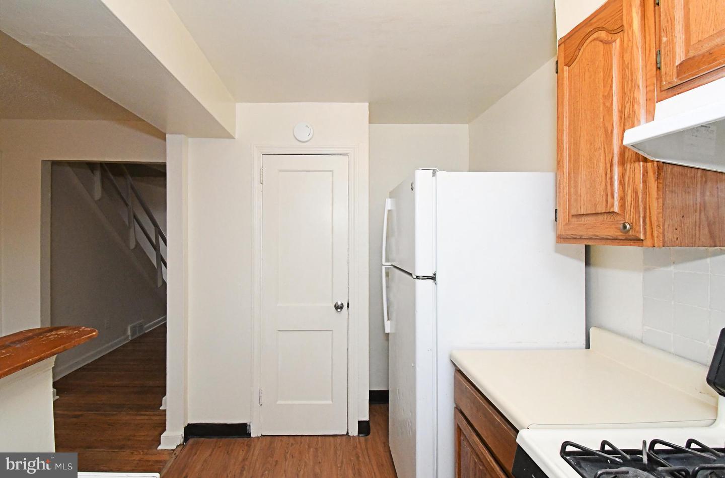 1107 E Sharpnack St Property Photo 18