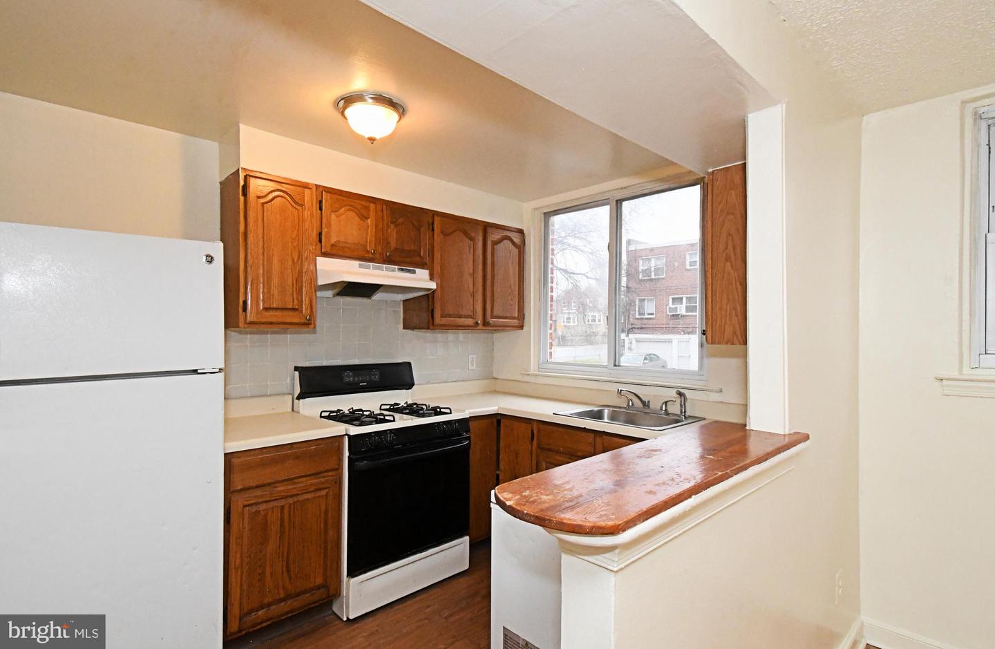 1107 E Sharpnack St Property Photo 21
