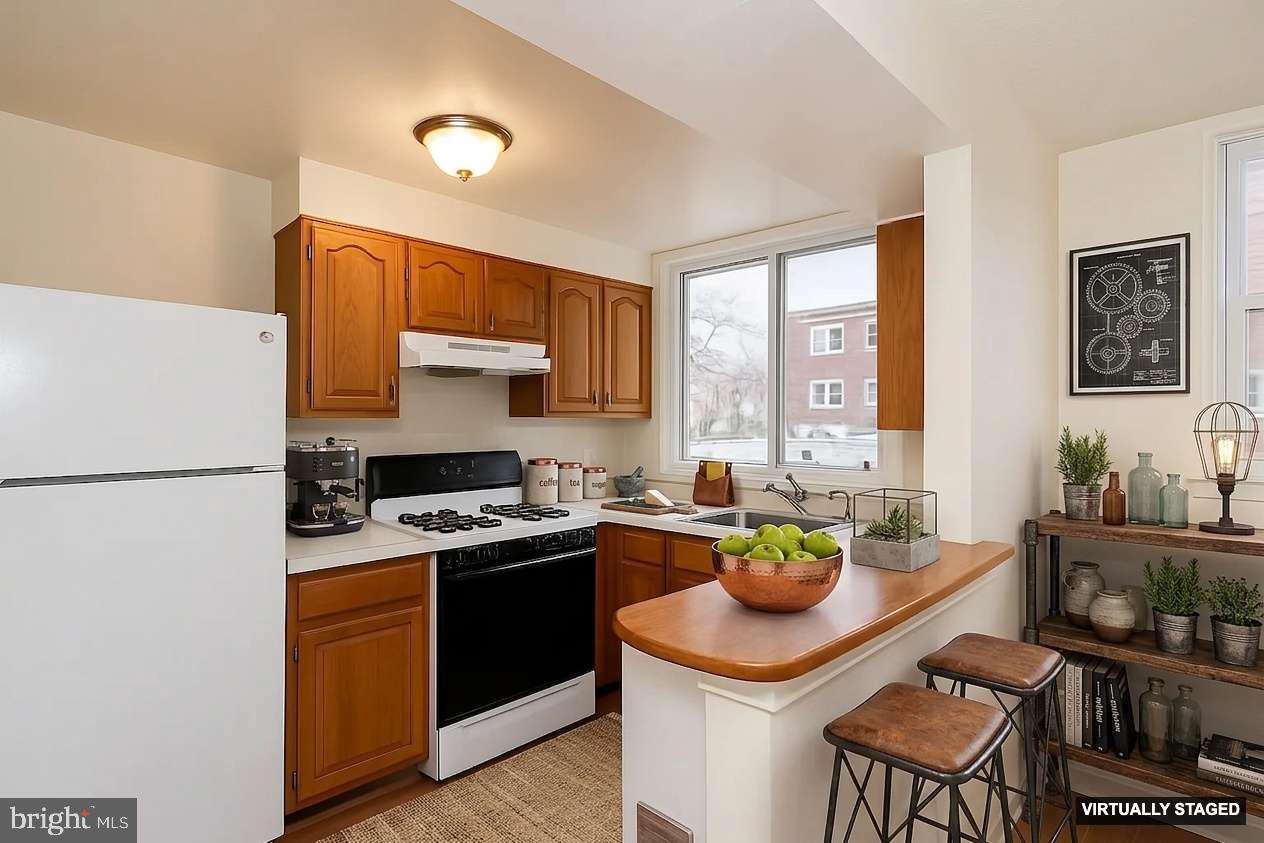 1107 E Sharpnack St Property Photo 22