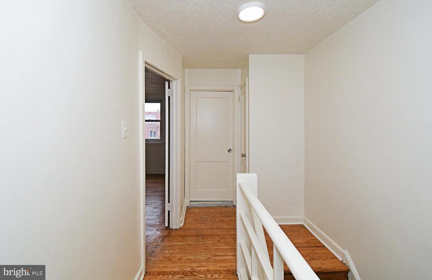 1107 E Sharpnack St Property Photo 23