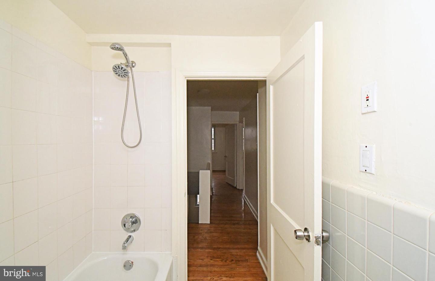1107 E Sharpnack St Property Photo 25