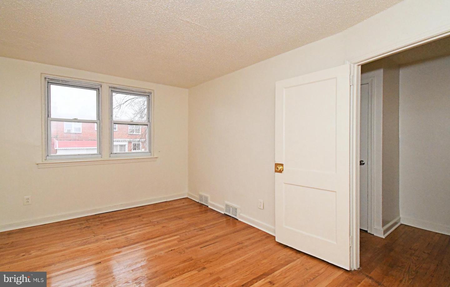 1107 E Sharpnack St Property Photo 27
