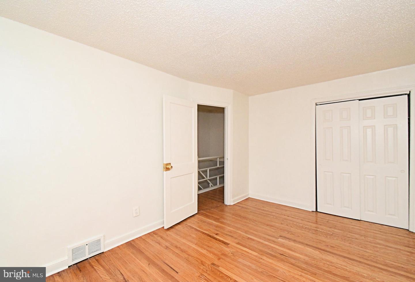 1107 E Sharpnack St Property Photo 29