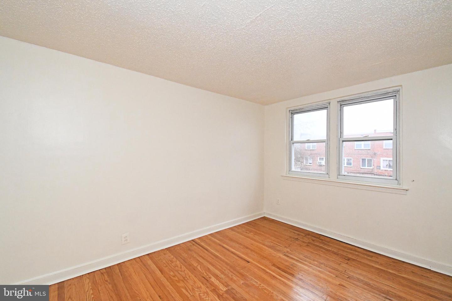 1107 E Sharpnack St Property Photo 31
