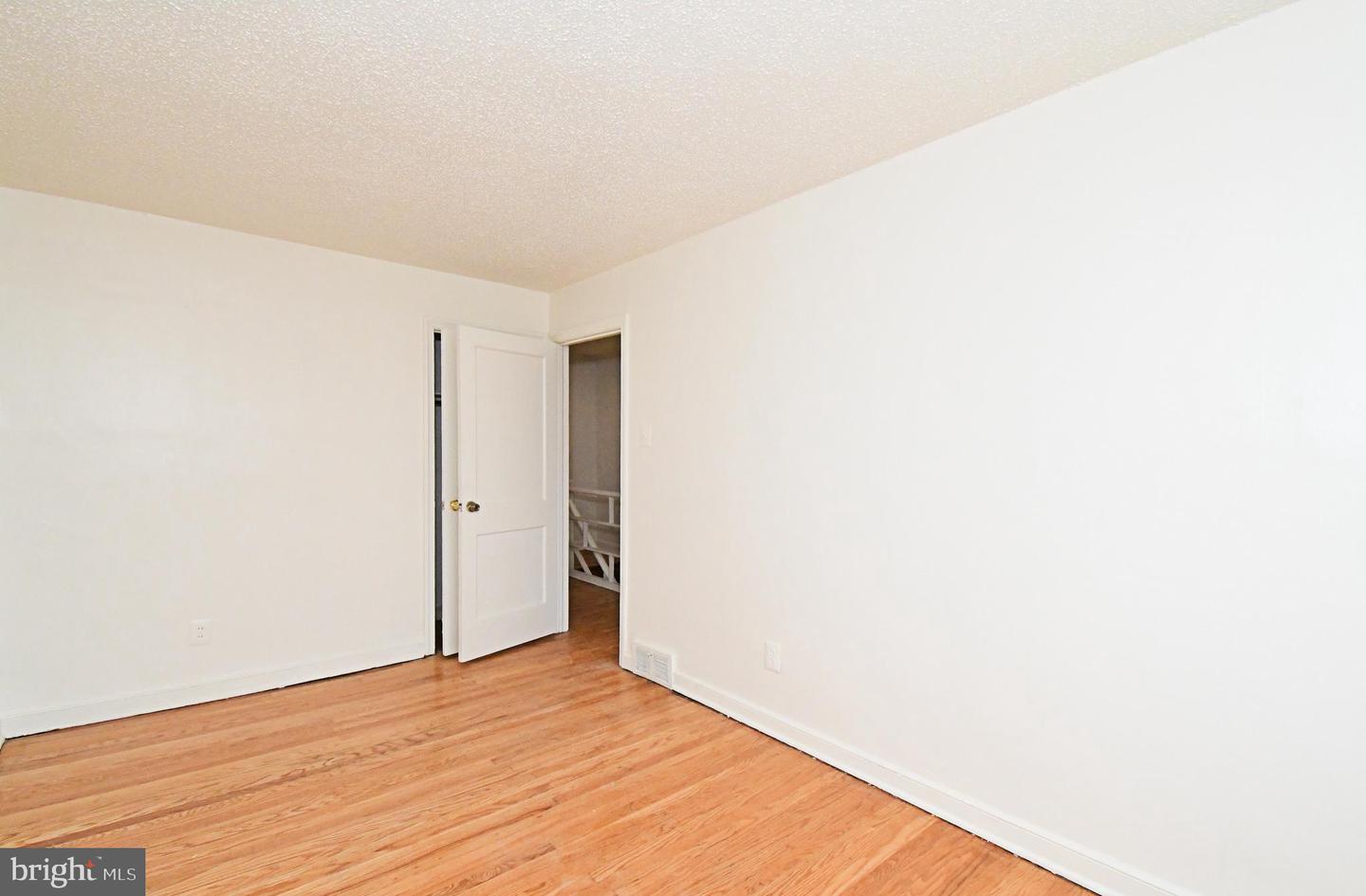 1107 E Sharpnack St Property Photo 32