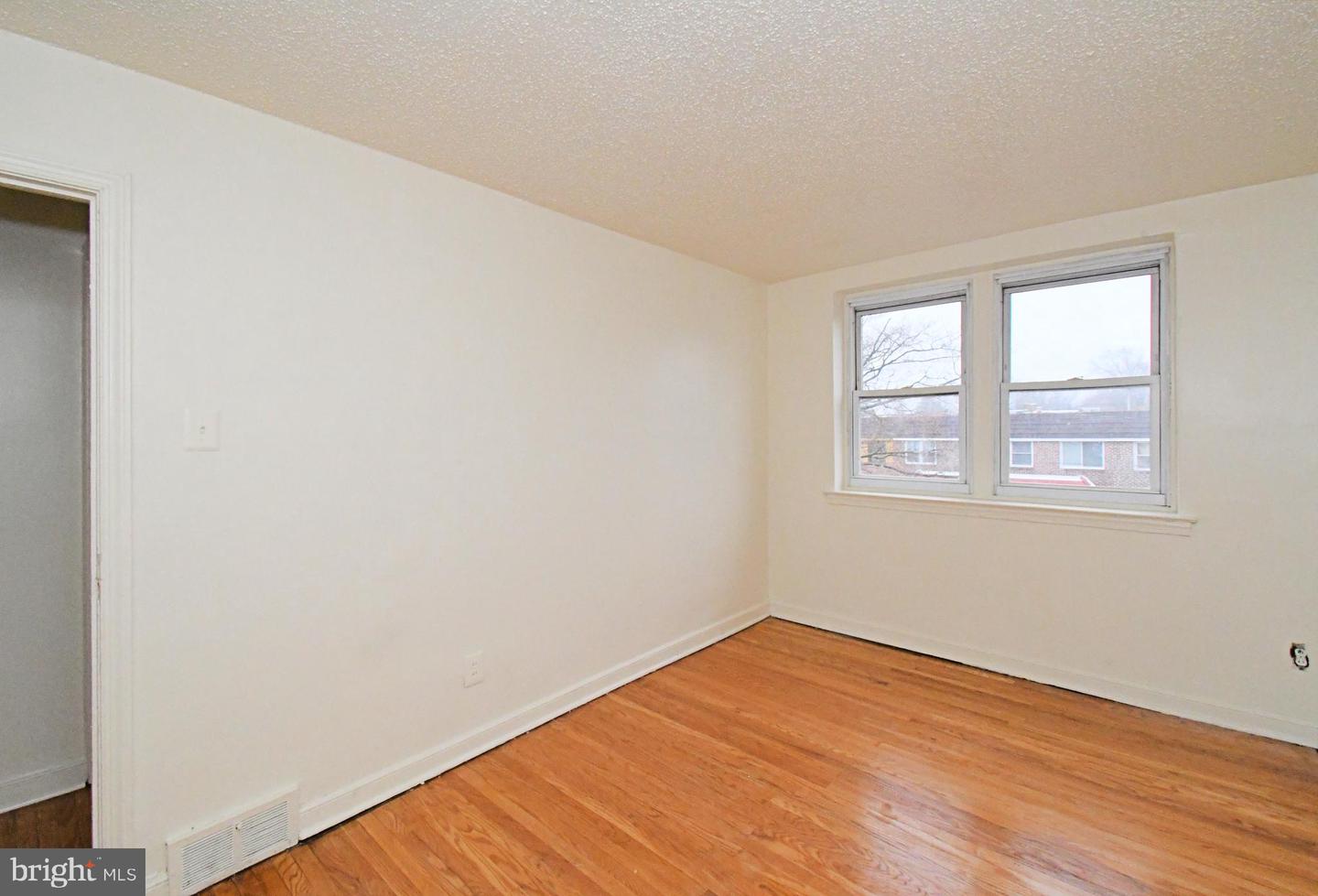 1107 E Sharpnack St Property Photo 33