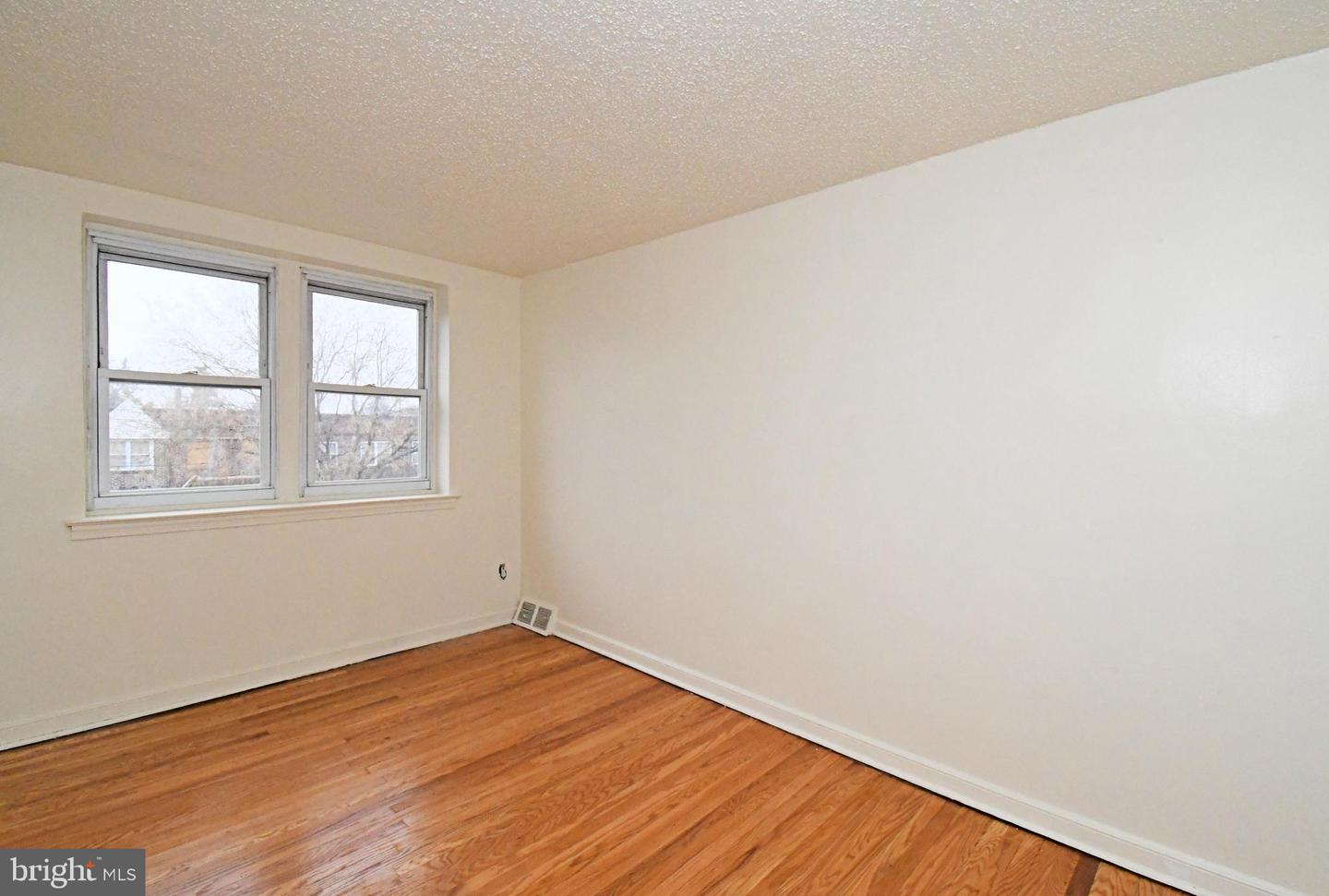 1107 E Sharpnack St Property Photo 35