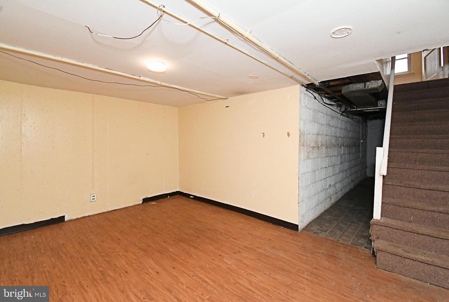 1107 E Sharpnack St Property Photo 37