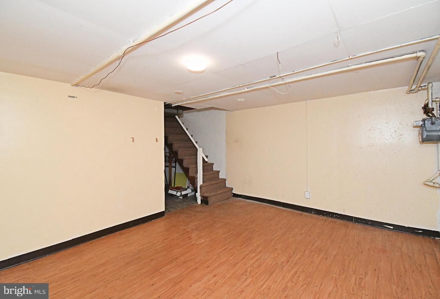 1107 E Sharpnack St Property Photo 38