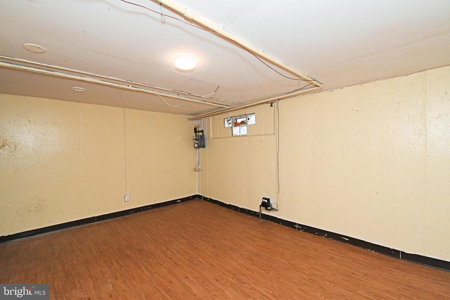 1107 E Sharpnack St Property Photo 40