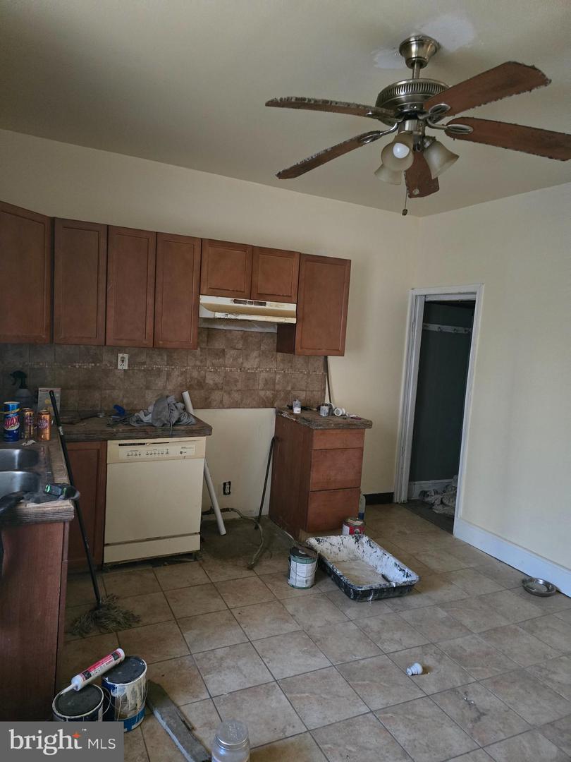 2337 W Sergeant St Property Photo 2