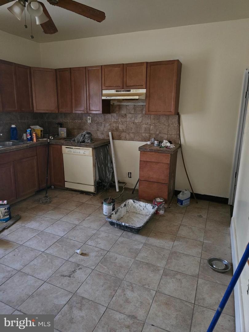 2337 W Sergeant St Property Photo 3