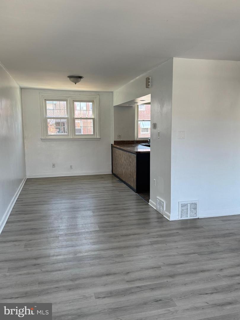 7208 Oakland St Property Photo 2