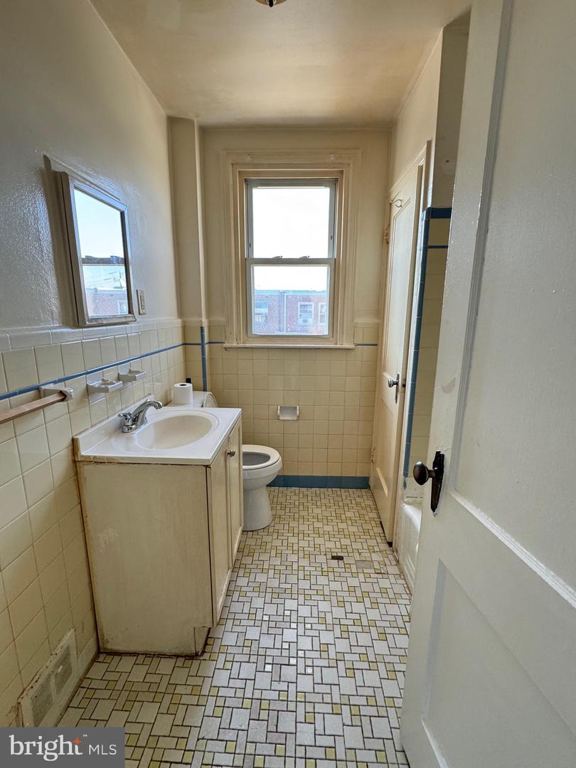 7208 Oakland St Property Photo 7