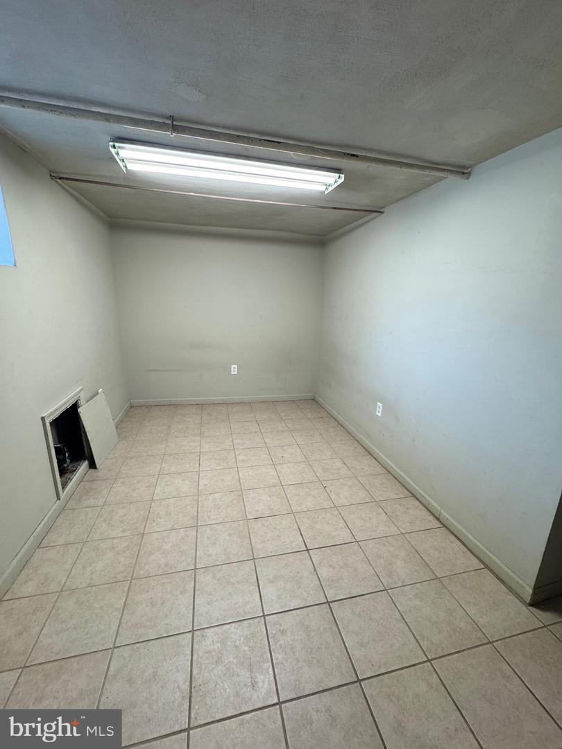 7208 Oakland St Property Photo 9