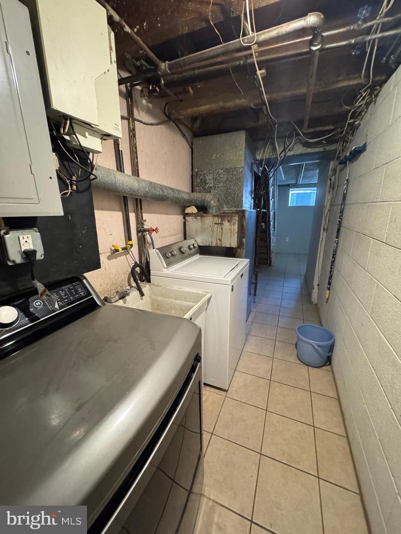 7208 Oakland St Property Photo 10