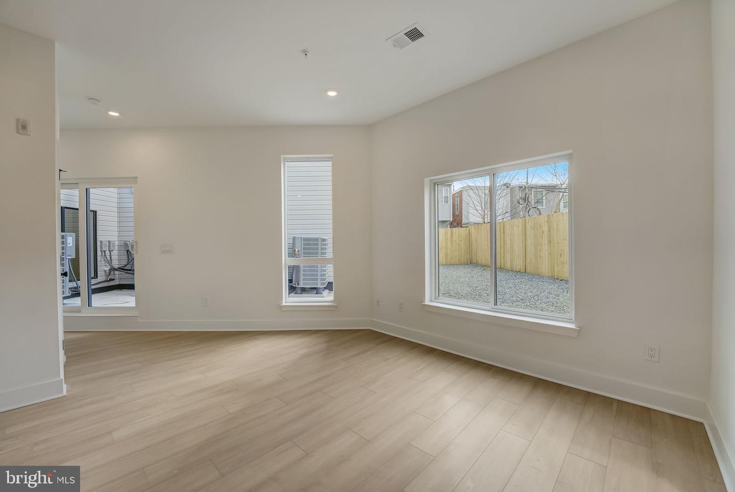 4200 Lancaster Ave #404 Property Photo 9
