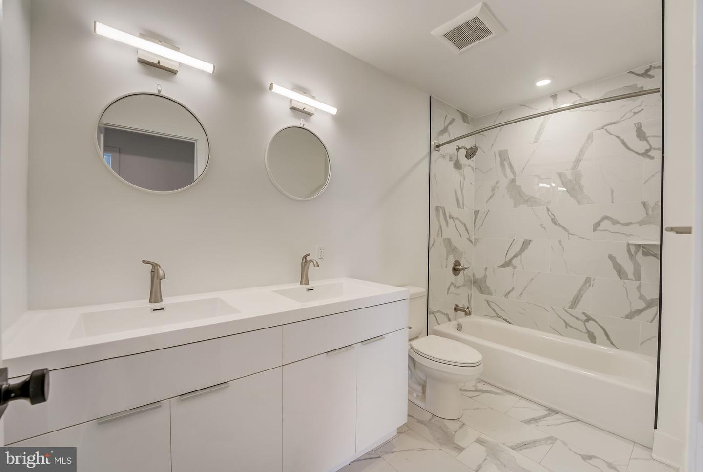 4200 Lancaster Ave #404 Property Photo 11