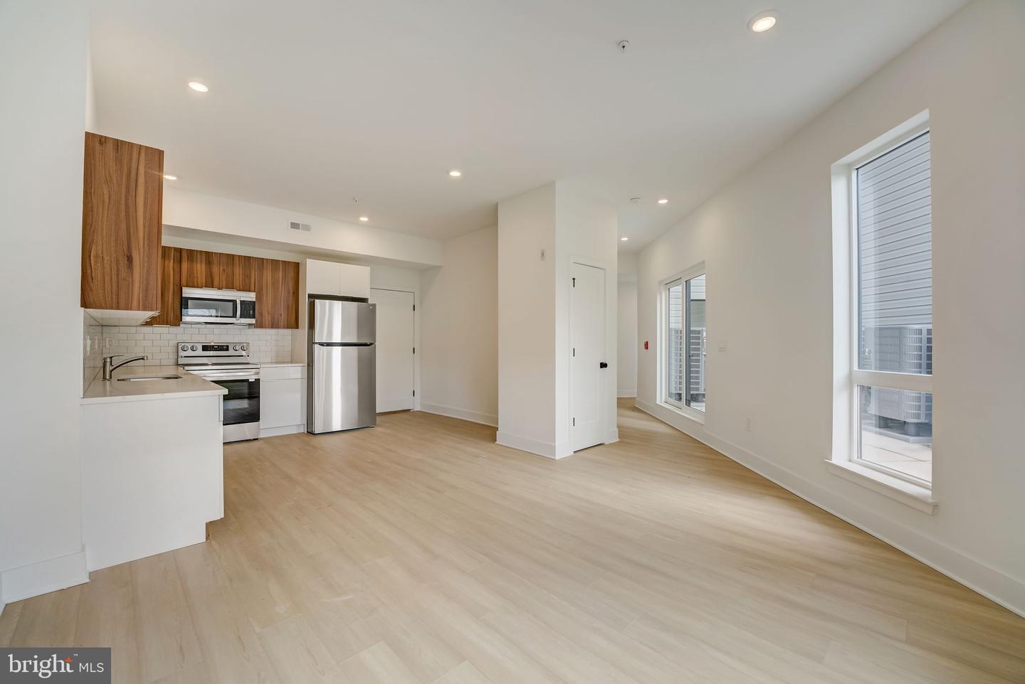 4200 Lancaster Ave #404 Property Photo 21