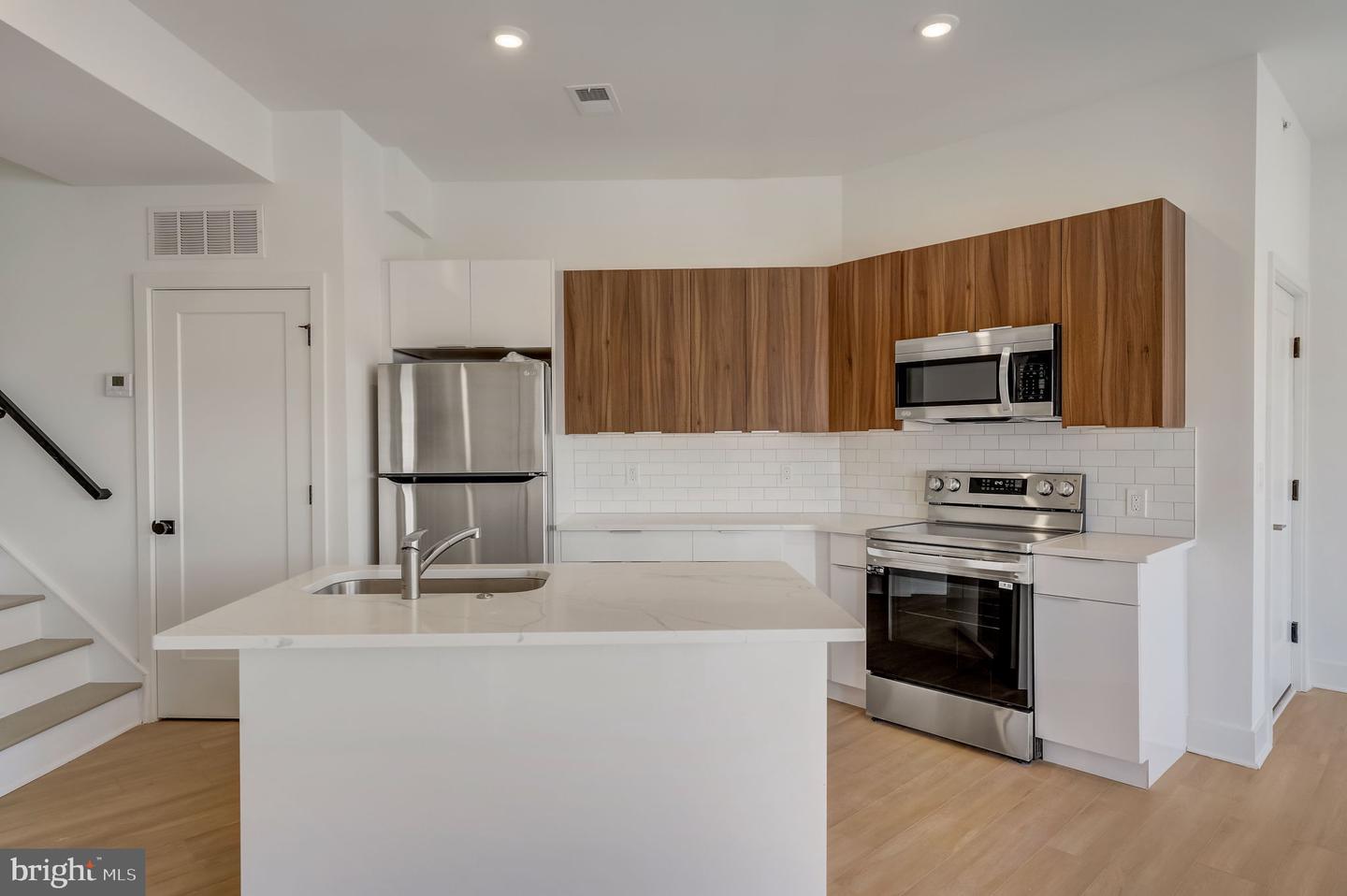 4200 Lancaster Ave #404 Property Photo 24